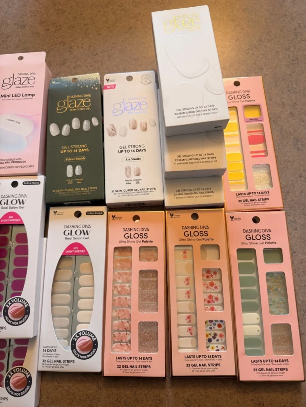 LOT of 16 new Dashing Diva gel strips and new mini led lamp!